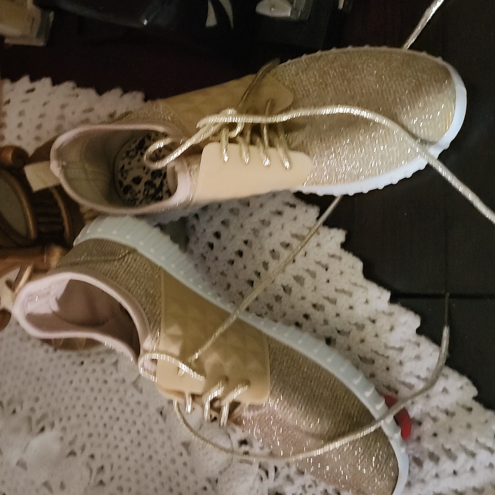 Gym shoes